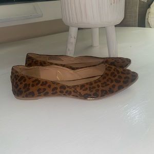 Leopard pointed flats